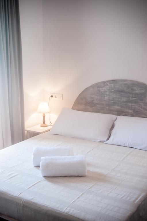 Hostal Bon Sol San Ferrán de ses Roques Phòng bức ảnh